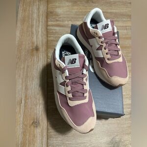 NWB NEW BALANCE Women's New Balance 237 Sneakers 6.5